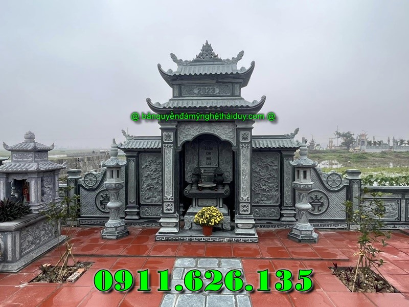 chúng tôi chuyên sản xuất và lắp đặt trọn gói trên toàn quốc như , lăng mộ đá ,lăng mộ đá dòng họ ,lăng mộ gia đình ,gồm có những hạng mục khu lăng như ,hàng rào đá ,cột đồng trụ đá ,bình phong đá ,cột tứ trụ ,lư hương,cuốn thư ,bàn lễ,rồng,cuốn thư,đèn thờ,bậc tam cấp,tường bao,Nghê đá, sư tử đá,Bàn thờ ngoài trời (bàn thờ thiên) ,bàn thờ Thần linh, Thổ địa