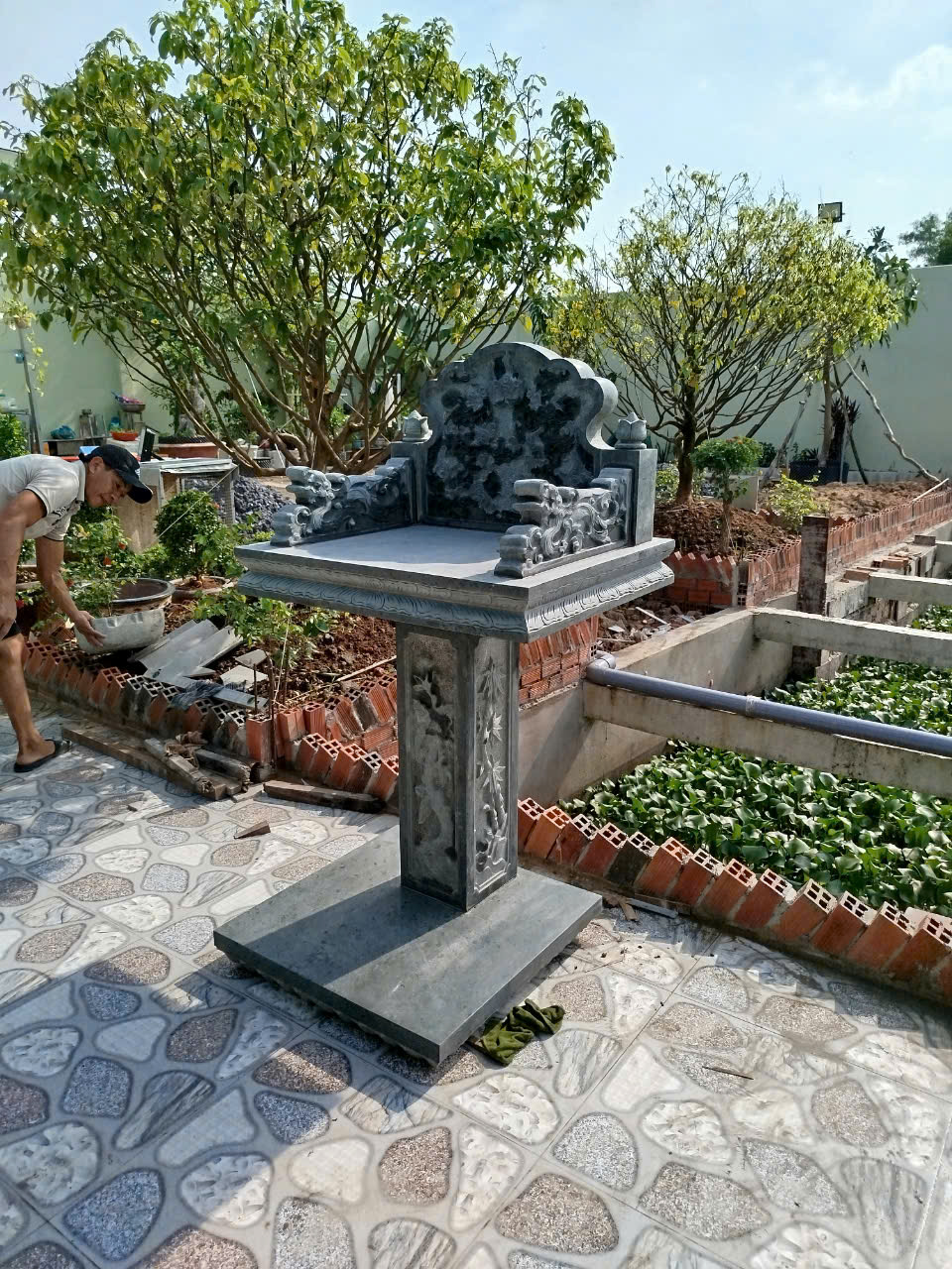 Hoa văn trạm khắc trên miếu thờ đá