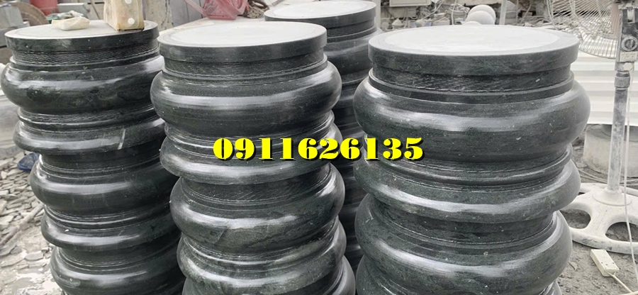 những hàng muc, lăng thờ chung dòng họ ,lăng mộ gia đình ,như tường bao,cột đồng trụ,bình phong,lưu hương,đèn thờ,cây hương,câc thềm,chiếu rồng , bình bông lọ hoa,bàn lễ