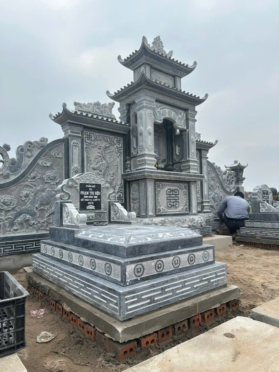 chúng tôi chuyên sản xuất và lắp đặt như, lăng mộ đá mộ đá ,hoa cương, xây mộ ,ngôi mộ ,đẹp, ốp gạch ,đẹp nhất ,đơin giản, mái che,mẫu mộ, khích thước,mộ một mái , mội hai mái ,đaị lý, xưởng sản xuất,nghĩa trang,kim tĩnh,nhà mồ,huyệt mộ,mồ mả,hung táng,cải táng,nấm mồ,đắp mồ,gia đình, giòng họ,