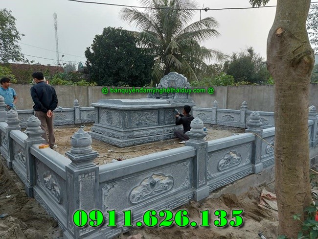 chúng tôi chuyên sản xuất và lắp đặt trọn gói trên toàn quốc như , lăng mộ đá ,lăng mộ đá dòng họ ,lăng mộ gia đình ,gồm có những hạng mục khu lăng như ,hàng rào đá ,cột đồng trụ đá ,bình phong đá ,cột tứ trụ ,lư hương,cuốn thư ,bàn lễ,rồng,cuốn thư,đèn thờ,bậc tam cấp,tường bao,Nghê đá, sư tử đá,Bàn thờ ngoài trời (bàn thờ thiên) ,bàn thờ Thần linh, Thổ địa