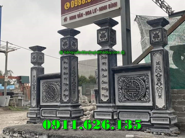 ngoài cột đồng trụ đá chúng tôi còn sản xuất như ,hàng rào,cột đồng chụ,bình phong ,cột tứ trụ ,lư hương,cuốn thư,bàn lễ,rồng,cuốn thư,đèn thờ,bậc tam cấp,tường bao,Nghê đá, sư tử đá,Bàn thờ ngoài trời (bàn thờ thiên) thờ Trời, Thần linh, Thổ địa