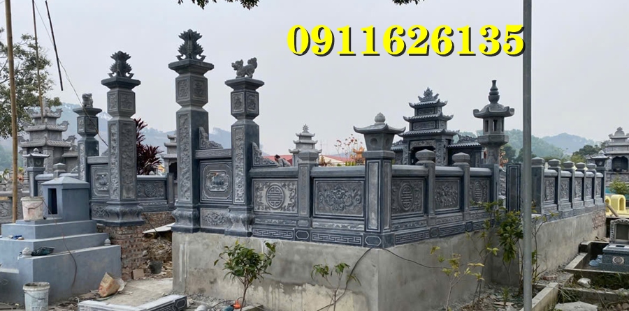 ngoài cột đồng trụ đá chúng tôi còn sản xuất như ,hàng rào,cột đồng chụ,bình phong ,cột tứ trụ ,lư hương,cuốn thư,bàn lễ,rồng,cuốn thư,đèn thờ,bậc tam cấp,tường bao,Nghê đá, sư tử đá,Bàn thờ ngoài trời (bàn thờ thiên) thờ Trời, Thần linh, Thổ địa