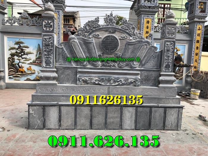 ngoài cột đồng trụ đá chúng tôi còn sản xuất như ,hàng rào,cột đồng chụ,bình phong ,cột tứ trụ ,lư hương,cuốn thư,bàn lễ,rồng,cuốn thư,đèn thờ,bậc tam cấp,tường bao,Nghê đá, sư tử đá,Bàn thờ ngoài trời (bàn thờ thiên) thờ Trời, Thần linh, Thổ địa