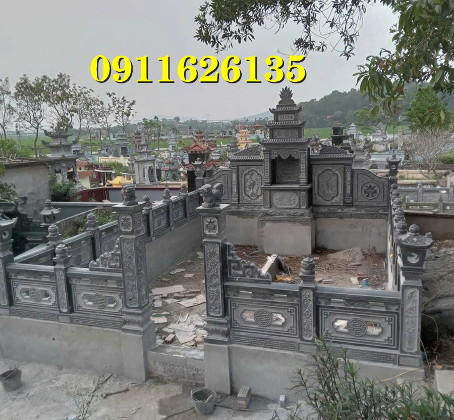 ngoài cột đồng trụ đá chúng tôi còn sản xuất như ,hàng rào,cột đồng chụ,bình phong ,cột tứ trụ ,lư hương,cuốn thư,bàn lễ,rồng,cuốn thư,đèn thờ,bậc tam cấp,tường bao,Nghê đá, sư tử đá,Bàn thờ ngoài trời (bàn thờ thiên) thờ Trời, Thần linh, Thổ địa