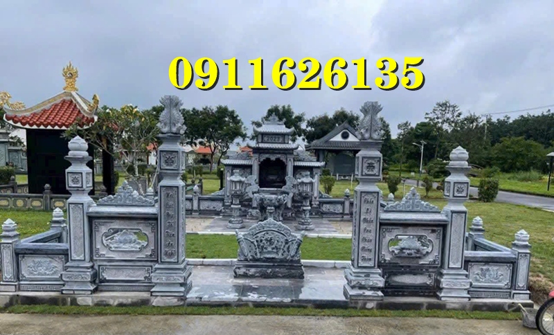 ngoài cột đồng trụ đá chúng tôi còn sản xuất như ,hàng rào,cột đồng chụ,bình phong ,cột tứ trụ ,lư hương,cuốn thư,bàn lễ,rồng,cuốn thư,đèn thờ,bậc tam cấp,tường bao,Nghê đá, sư tử đá,Bàn thờ ngoài trời (bàn thờ thiên) thờ Trời, Thần linh, Thổ địa