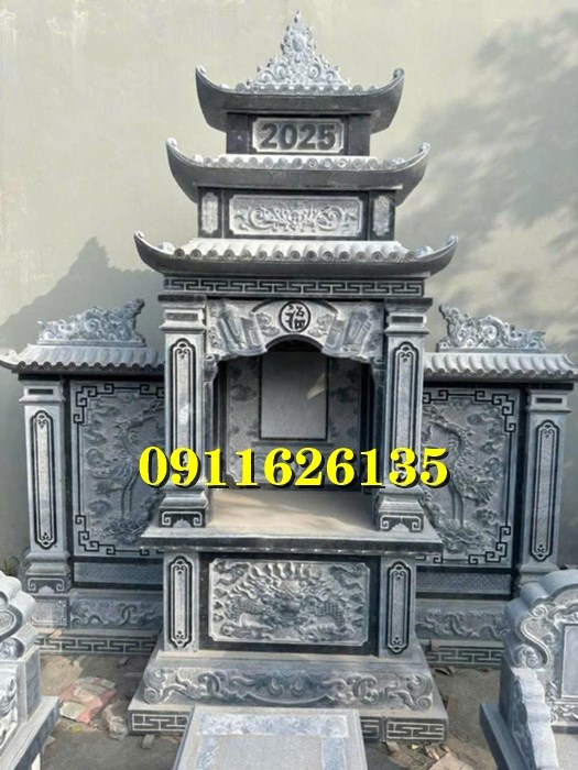 khu lăng mộ gồm có những hạng mục như ,hàng rào,cột đồng chụ,bình phong ,cột tứ trụ ,lư hương,cuốn thư,bàn lễ,rồng,cuốn thư,đèn thờ,bậc tam cấp,tường bao,Nghê đá, sư tử đá,Bàn thờ ngoài trời (bàn thờ thiên) thờ Trời, Thần linh, Thổ địa