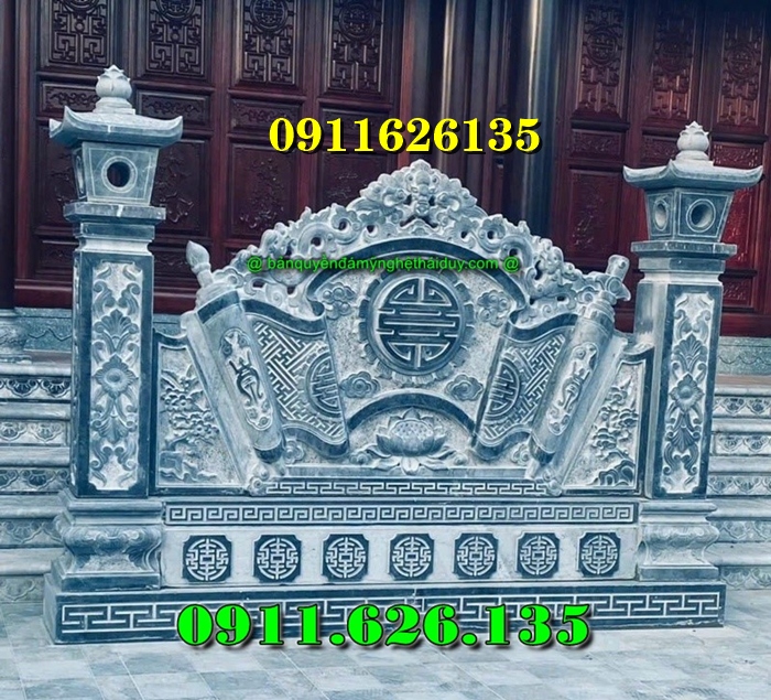 ngoài cột đồng trụ đá chúng tôi còn sản xuất như ,hàng rào,cột đồng chụ,bình phong ,cột tứ trụ ,lư hương,cuốn thư,bàn lễ,rồng,cuốn thư,đèn thờ,bậc tam cấp,tường bao,Nghê đá, sư tử đá,Bàn thờ ngoài trời (bàn thờ thiên) thờ Trời, Thần linh, Thổ địa