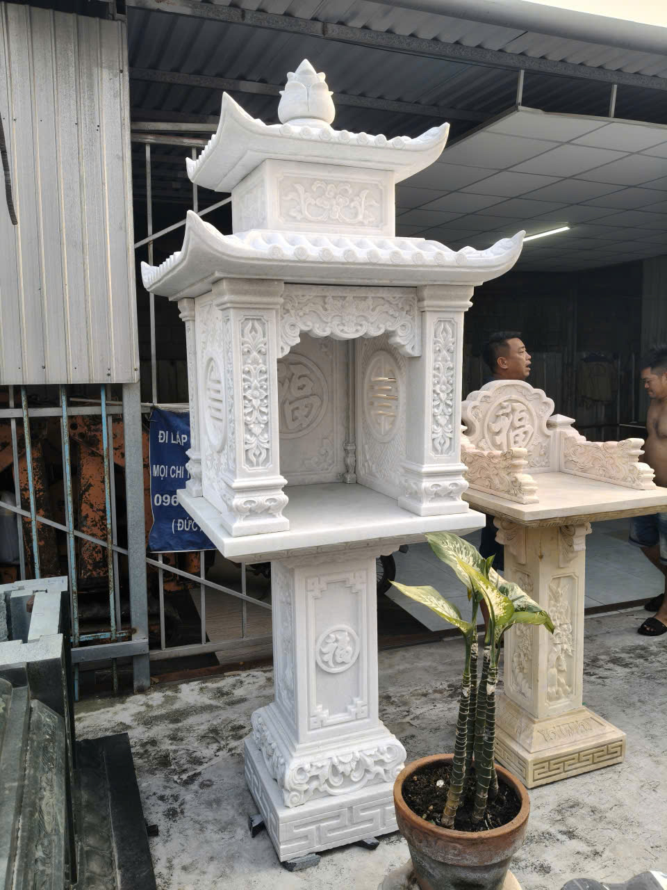 cơ sở chúng tôi chuyên sản xuất và lắp đặt ,toàn quốc sản phẩm đá như am thờ thần linh thiên địa, bàn thơ chư thiên trước nhà, bàn thờ phật cửu trùng thiên, bàn thờ bằng đá granite hoa cương, bàn thờ ông thiên địa tiền chủ,