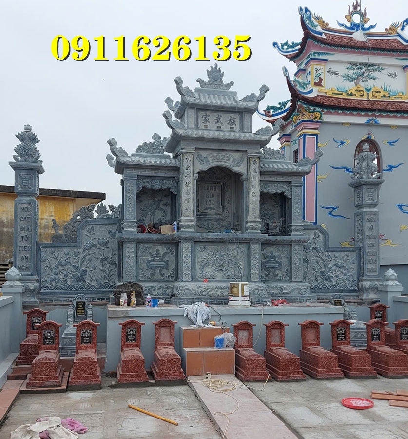 ngoài cột đồng trụ đá chúng tôi còn sản xuất như ,hàng rào,cột đồng chụ,bình phong ,cột tứ trụ ,lư hương,cuốn thư,bàn lễ,rồng,cuốn thư,đèn thờ,bậc tam cấp,tường bao,Nghê đá, sư tử đá,Bàn thờ ngoài trời (bàn thờ thiên) thờ Trời, Thần linh, Thổ địa