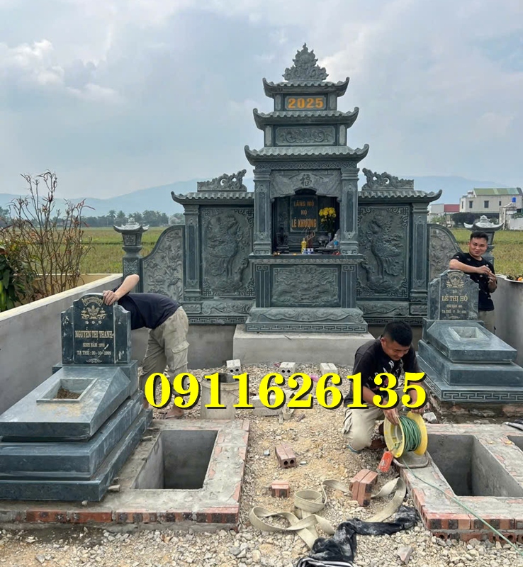 ngoài cột đồng trụ đá chúng tôi còn sản xuất như ,hàng rào,cột đồng chụ,bình phong ,cột tứ trụ ,lư hương,cuốn thư,bàn lễ,rồng,cuốn thư,đèn thờ,bậc tam cấp,tường bao,Nghê đá, sư tử đá,Bàn thờ ngoài trời (bàn thờ thiên) thờ Trời, Thần linh, Thổ địa