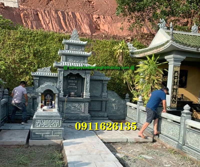 chúng tôi chuyên sản xuất và lắp đặt trọn gói trên toàn quốc như , lăng mộ đá ,lăng mộ đá dòng họ ,lăng mộ gia đình ,gồm có những hạng mục khu lăng như ,hàng rào đá ,cột đồng trụ đá ,bình phong đá ,cột tứ trụ ,lư hương,cuốn thư ,bàn lễ,rồng,cuốn thư,đèn thờ,bậc tam cấp,tường bao,Nghê đá, sư tử đá,Bàn thờ ngoài trời (bàn thờ thiên) ,bàn thờ Thần linh, Thổ địa