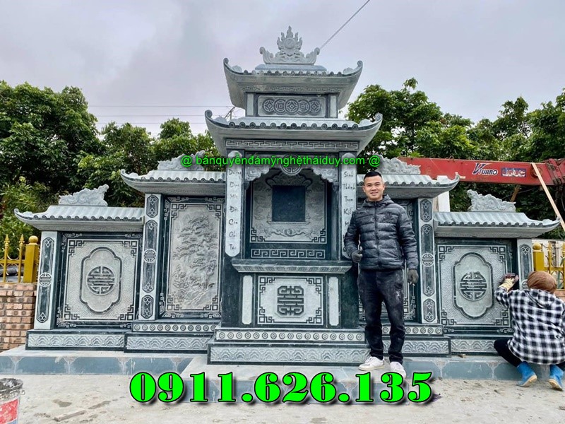 chúng tôi chuyên sản xuất và lắp đặt trọn gói trên toàn quốc như , lăng mộ đá ,lăng mộ đá dòng họ ,lăng mộ gia đình ,gồm có những hạng mục khu lăng như ,hàng rào đá ,cột đồng trụ đá ,bình phong đá ,cột tứ trụ ,lư hương,cuốn thư ,bàn lễ,rồng,cuốn thư,đèn thờ,bậc tam cấp,tường bao,Nghê đá, sư tử đá,Bàn thờ ngoài trời (bàn thờ thiên) ,bàn thờ Thần linh, Thổ địa