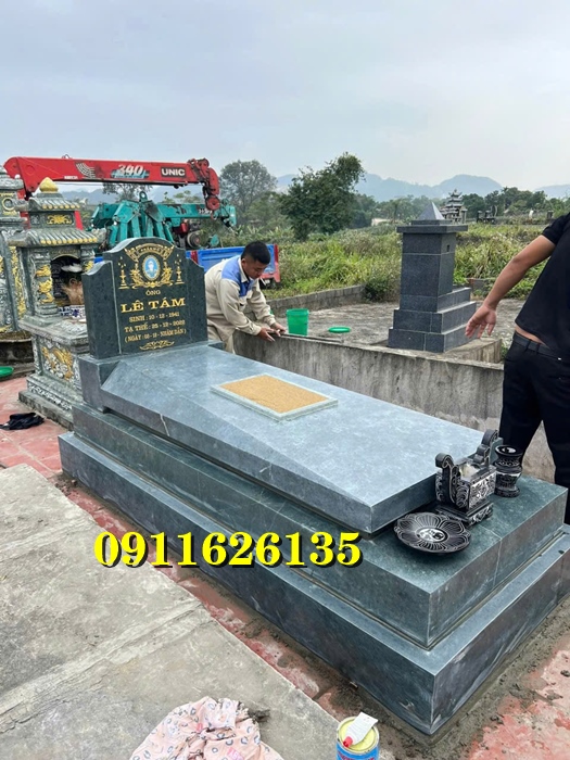 Các mẫu mộ đá một mái granite xanh phổ biến